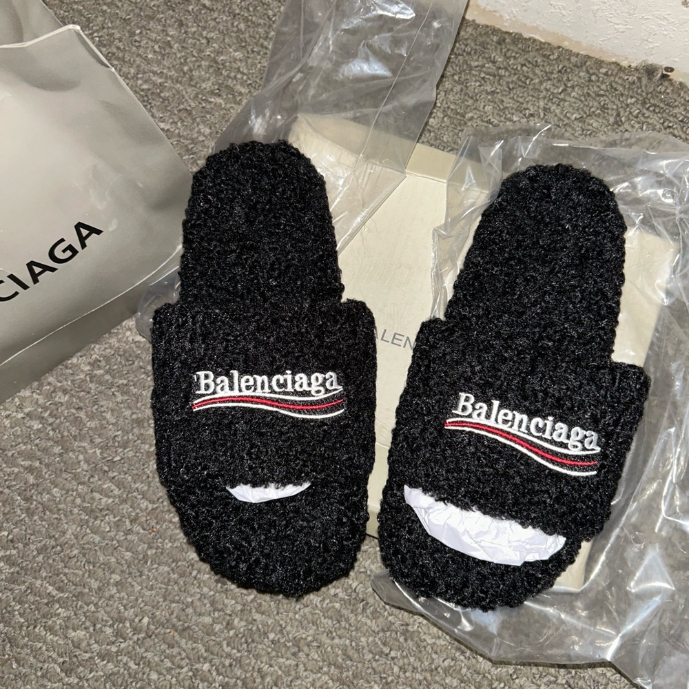 Balenciaga Black Textured Slides - Picture 3 of 4